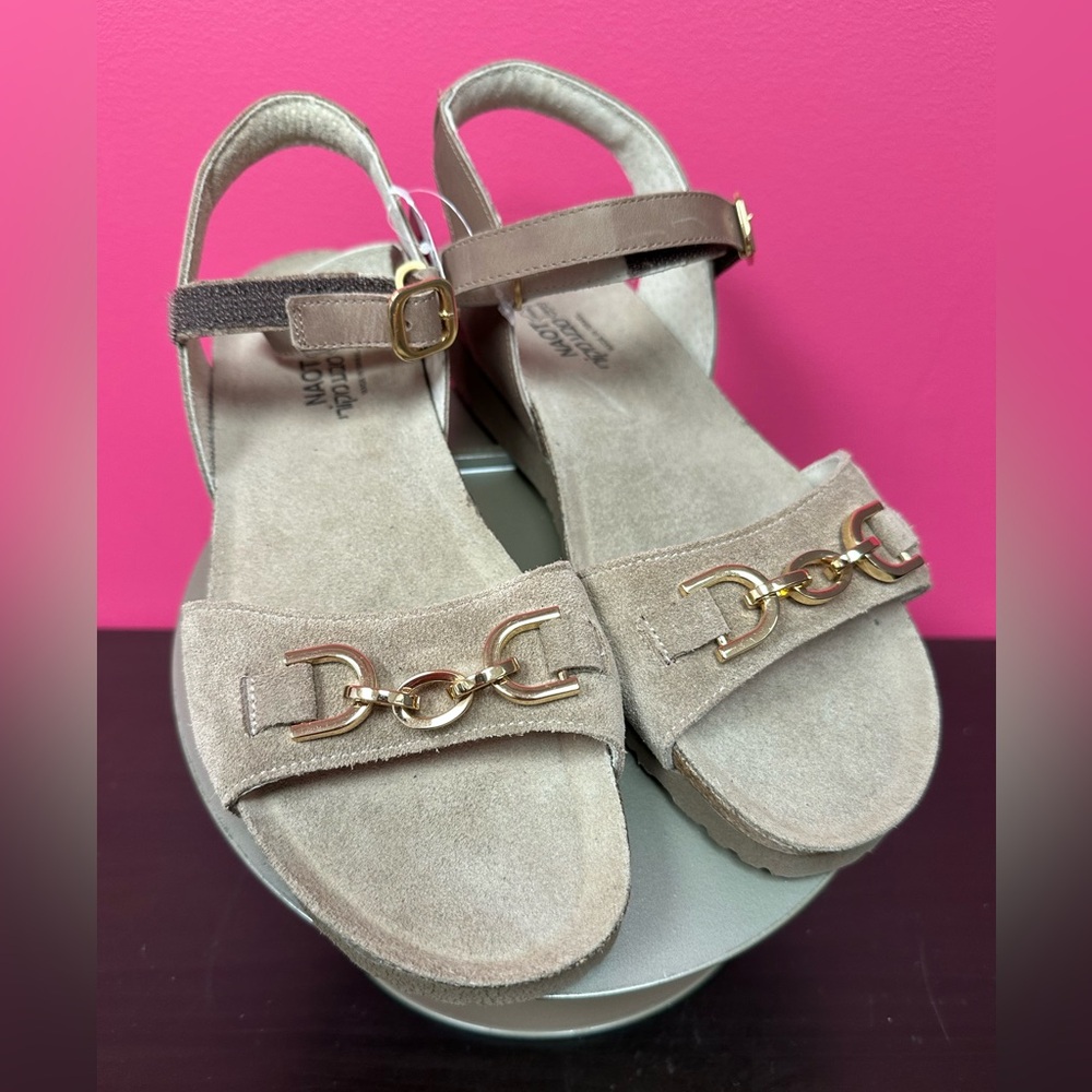 Naot Taupe Wedge Sandals with Gold 💛 Horsebit Accent & ankle strap/vamp strap!